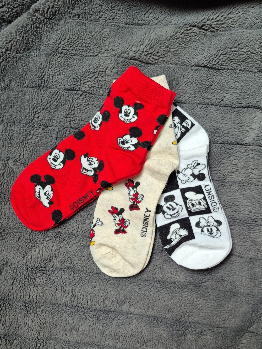 Disney Mickey Mouse 3-Pack Quarter Crew Socks, New With Tags - Picture 8 of 11